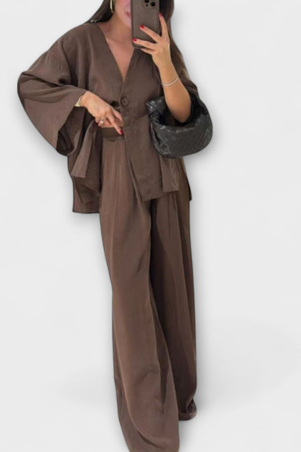 ג'קלין - טופ עם צוואר V ומכנסיים קז'ואל