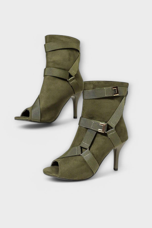 סנדלי עקב אלגנטיים עם חיתוך לאצבעות