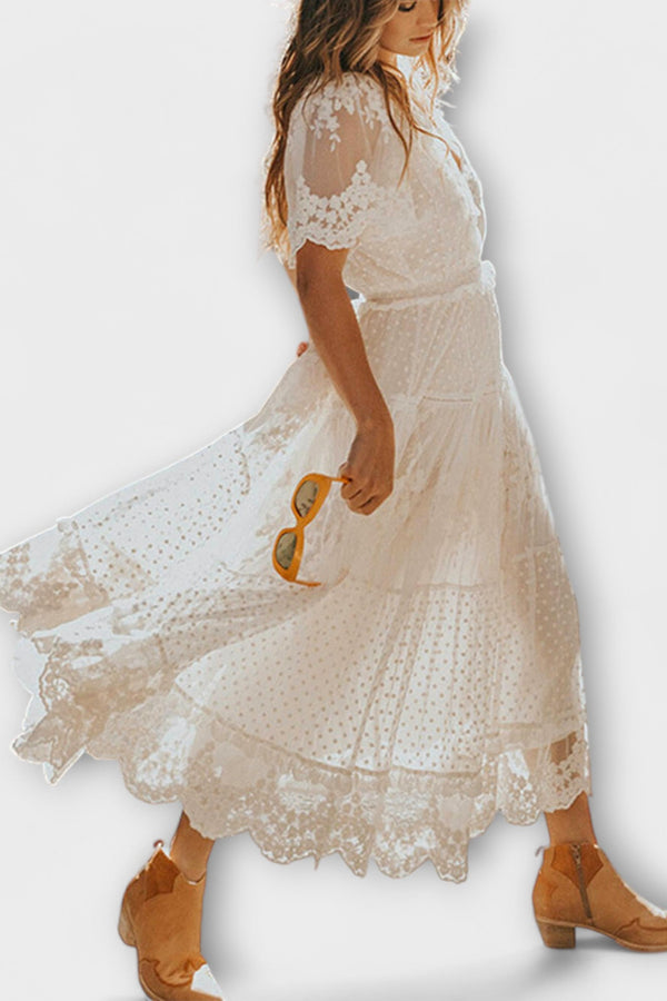 שמלות מידי לייסי עם מחשוף V ושרוולים קצרים