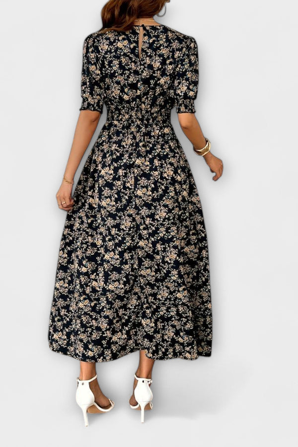 אמליה - שמלה עם צווארון עגול ודוגמת פרחים