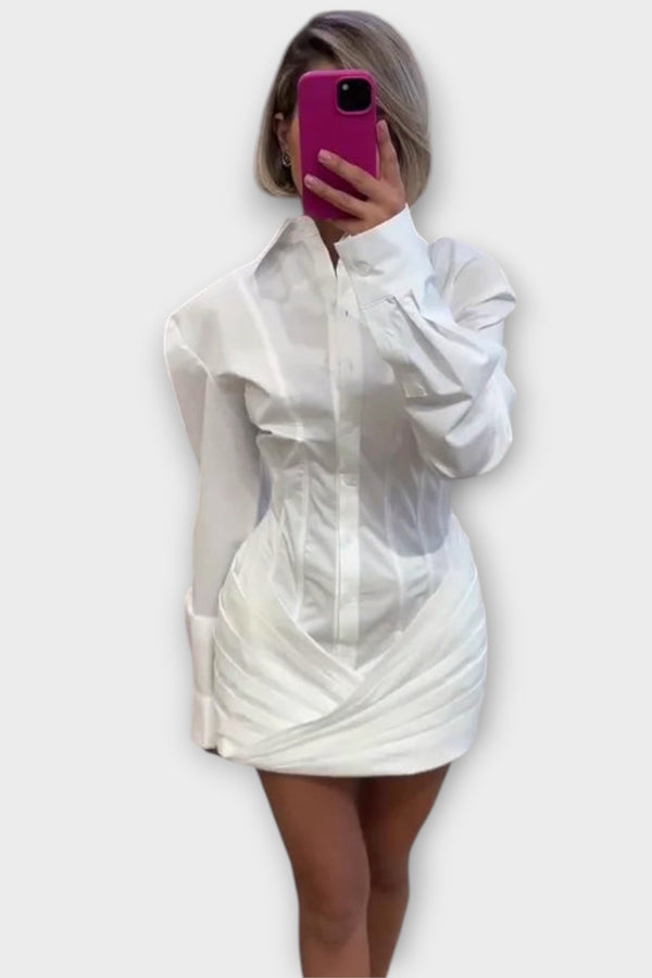 אינדיה - שמלת חולצה לבנה עם שרוולים ארוכים מקופלת