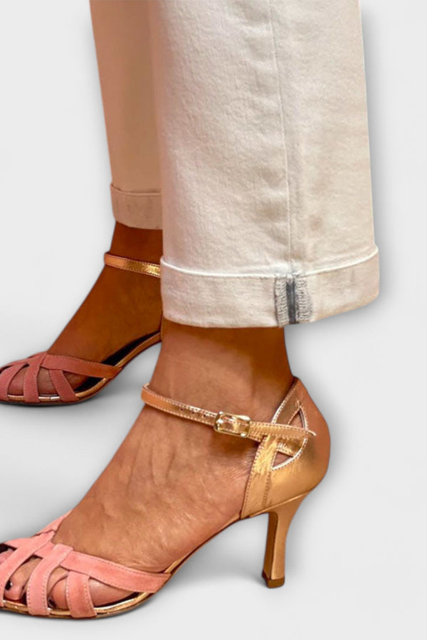 קליסטה – זוהר בזהב ובורדו